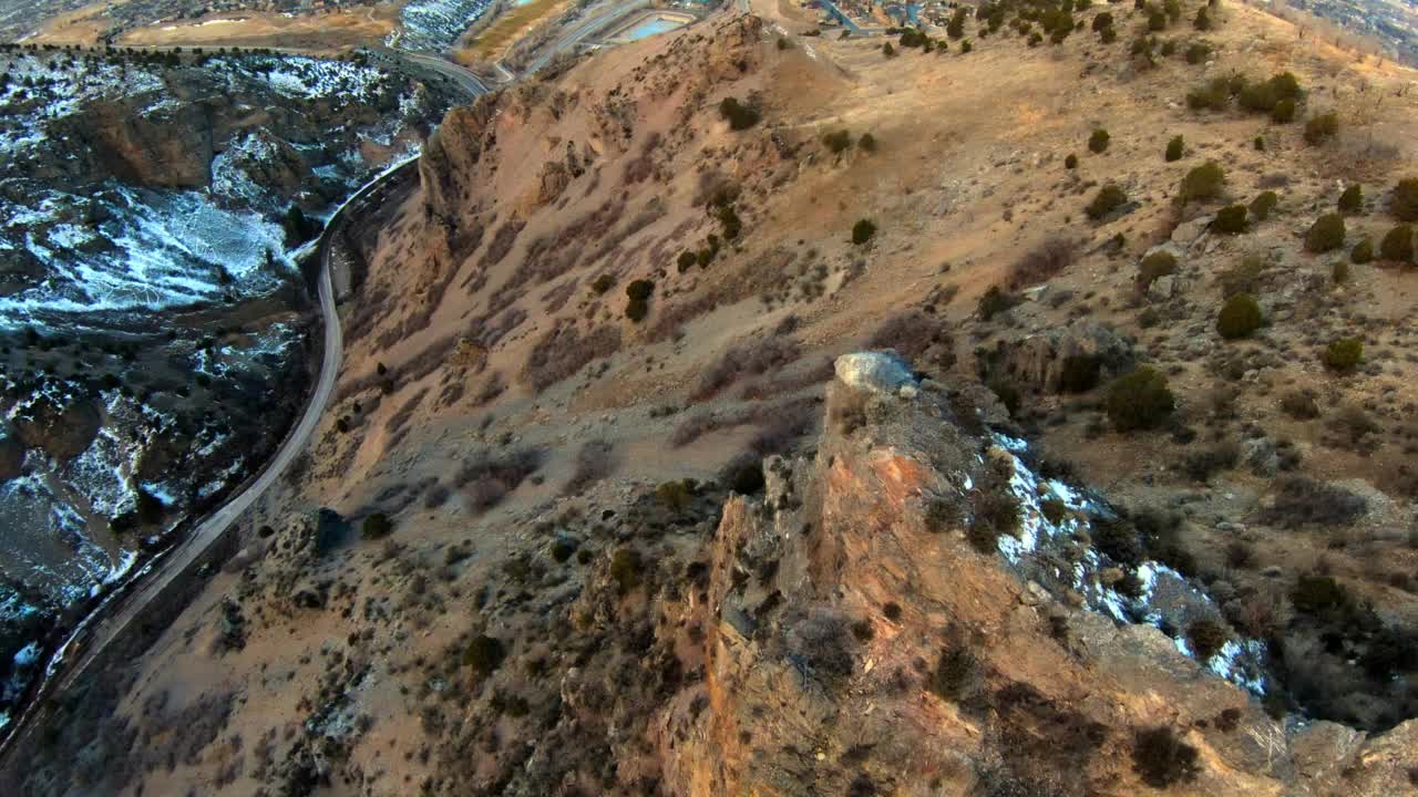 空中拍摄宁静的半岩石阵型-犹他州普罗沃视频素材