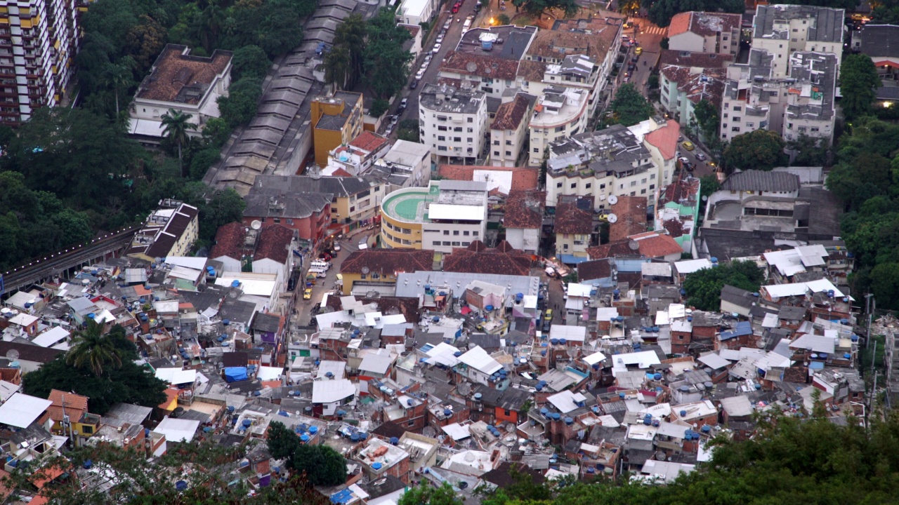 空中封锁延时拍摄的住宅在城市-里约热内卢de Janeiro，巴西视频素材