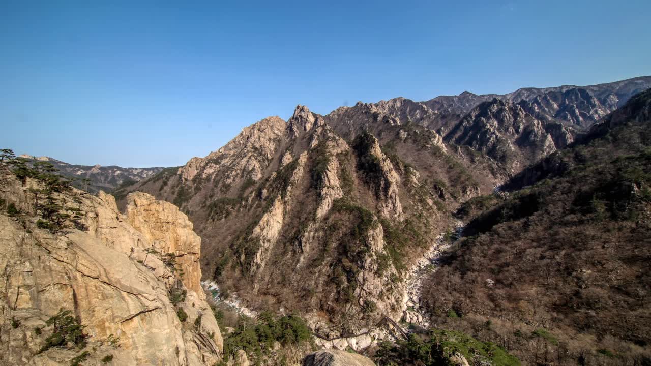 云在雪岳山/江原岛，韩国视频素材