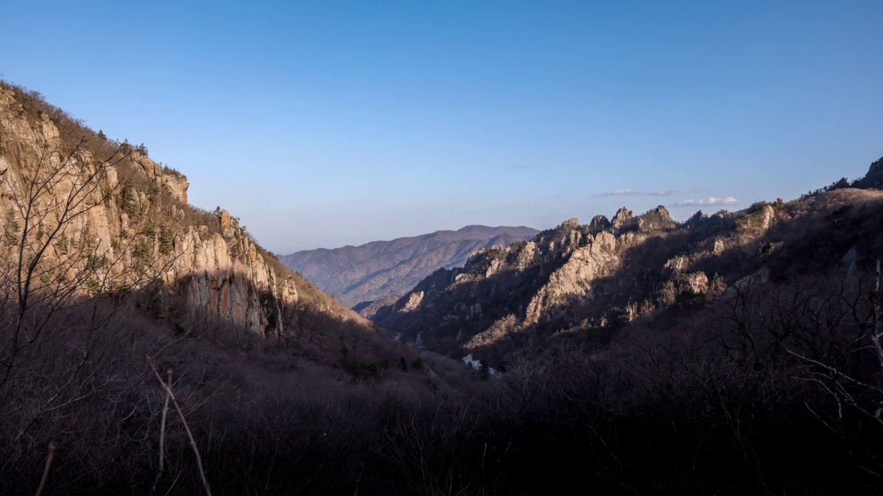 夕阳下的雪岳山/江原道，韩国视频素材