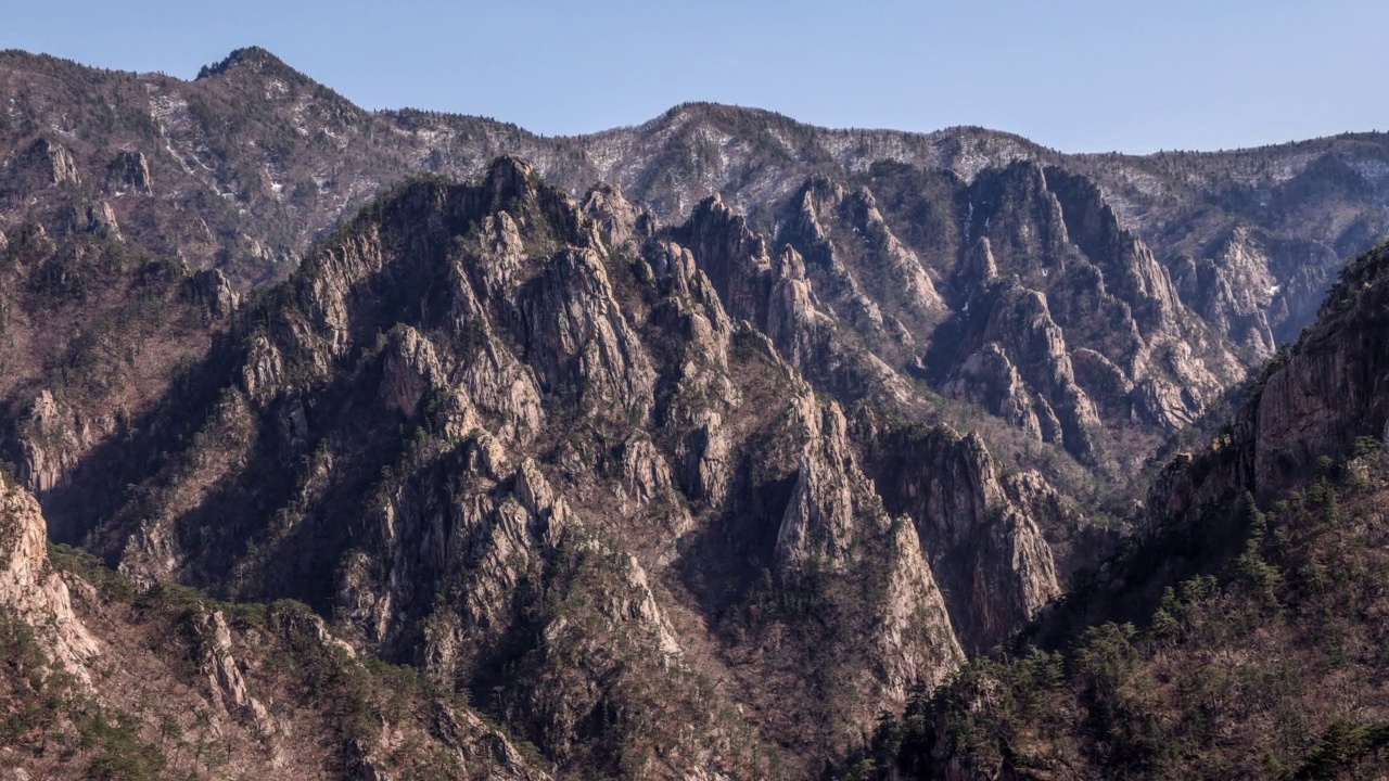 江原道雪岳山天扶洞山谷的风景视频素材