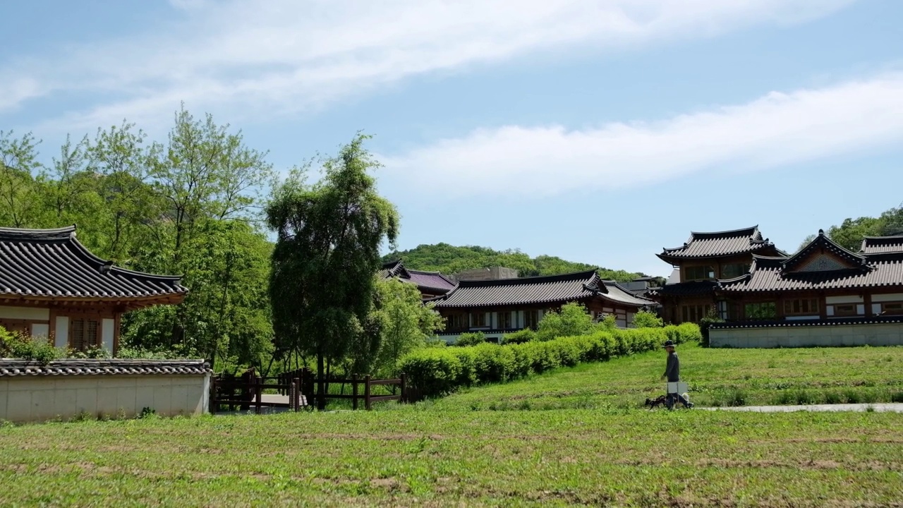 恩平韩屋村，韩国首尔的韩国传统住宅街视频素材