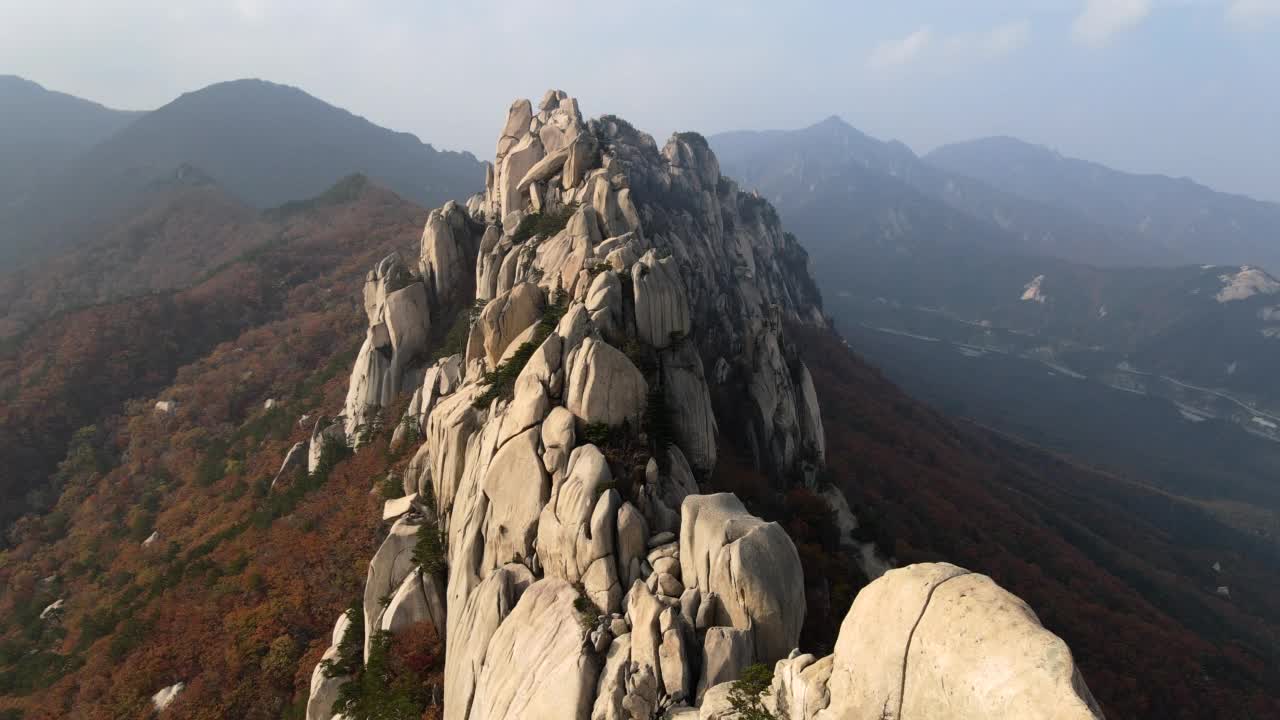 江原道雪岳山蔚山巴威岩的风景视频素材