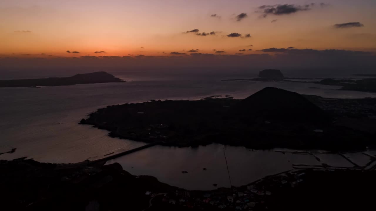 韩国济州岛城山郡附近海面上的日出视频素材