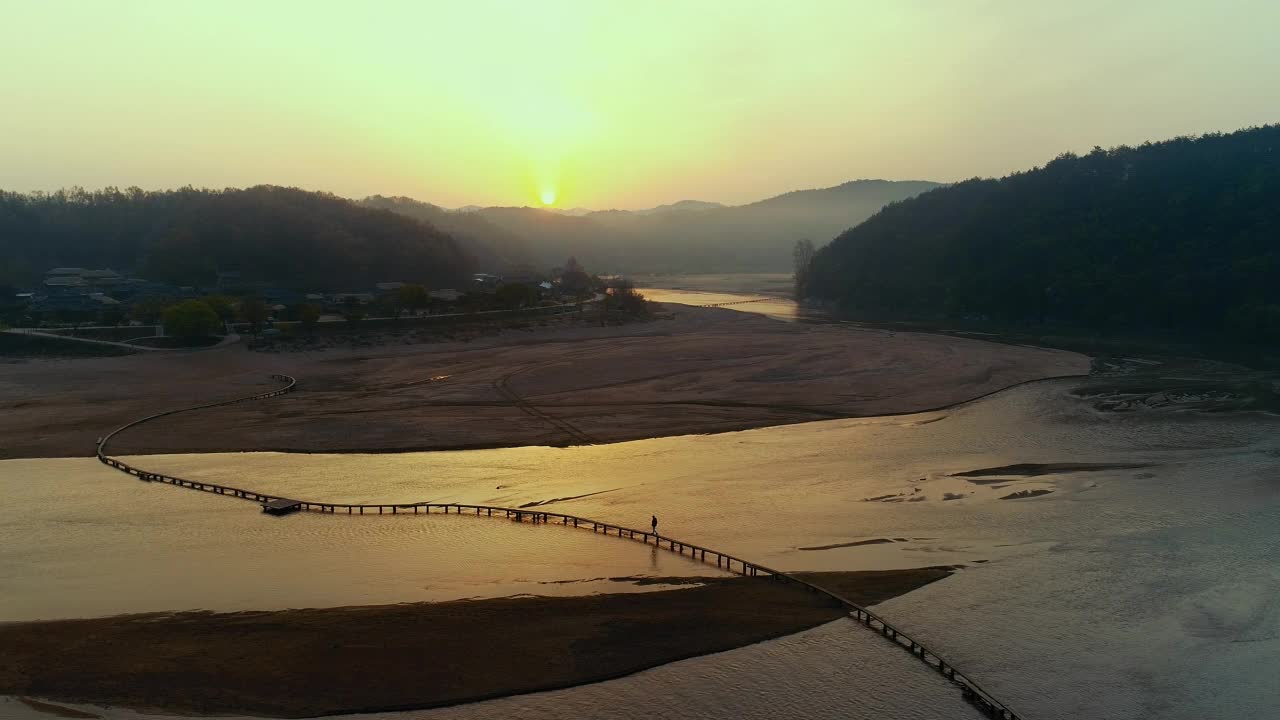 晚霞中的内城川风光/韩国视频素材