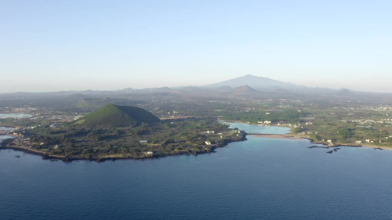 鸟瞰图-海景/济州岛，韩国视频素材