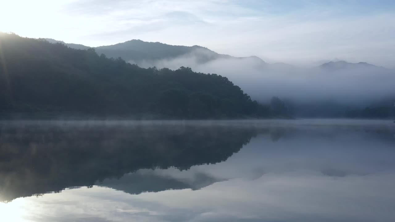 雾湿的金刚江/韩国视频素材