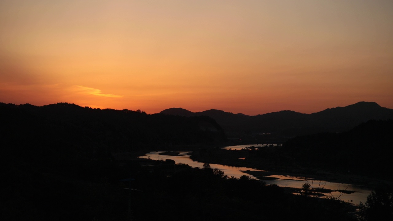 日落时金刚江周围的风景/韩国视频素材