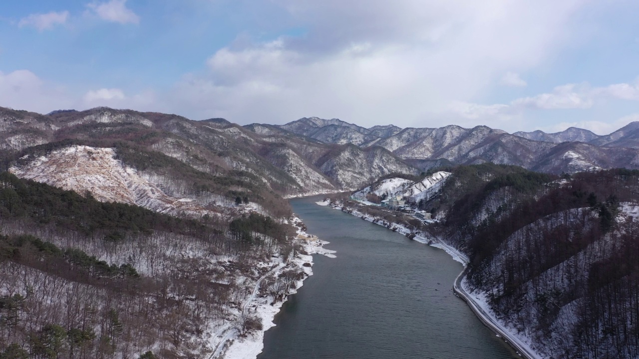 冬天下雪的金刚江/韩国视频素材