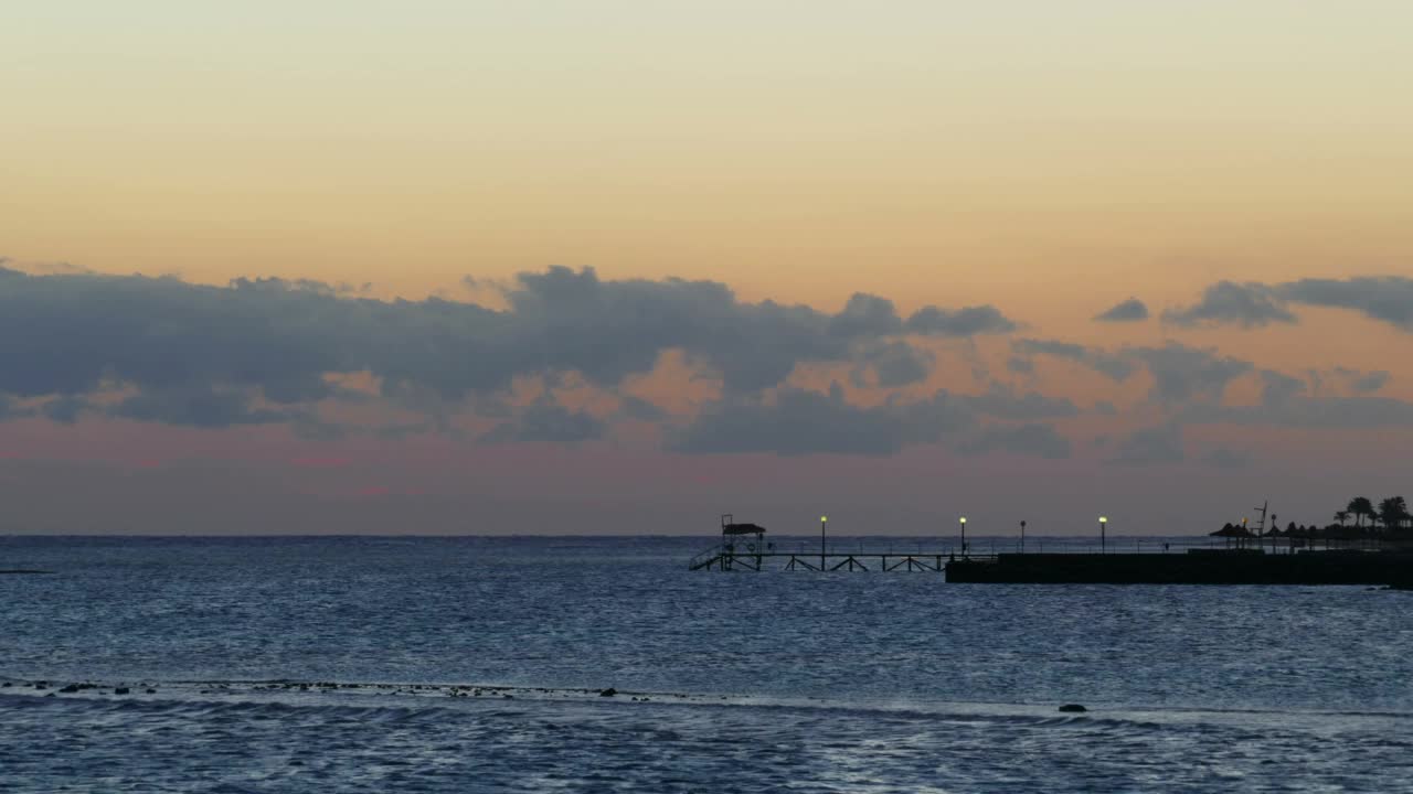 日出前的海景美景-时间流逝视频素材