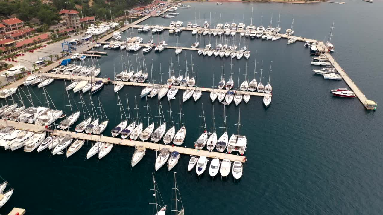 土耳其马尔马里斯的游艇码头。视频素材