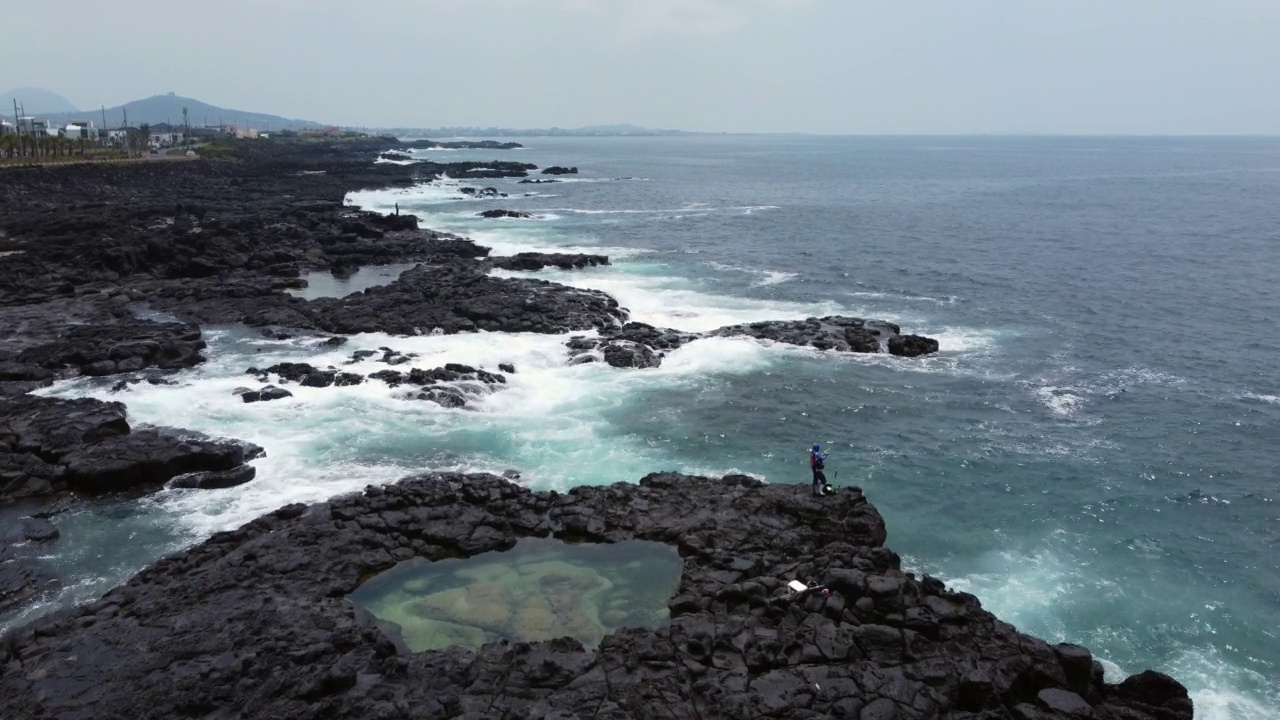 海浪起伏的风景/韩国济州岛视频素材