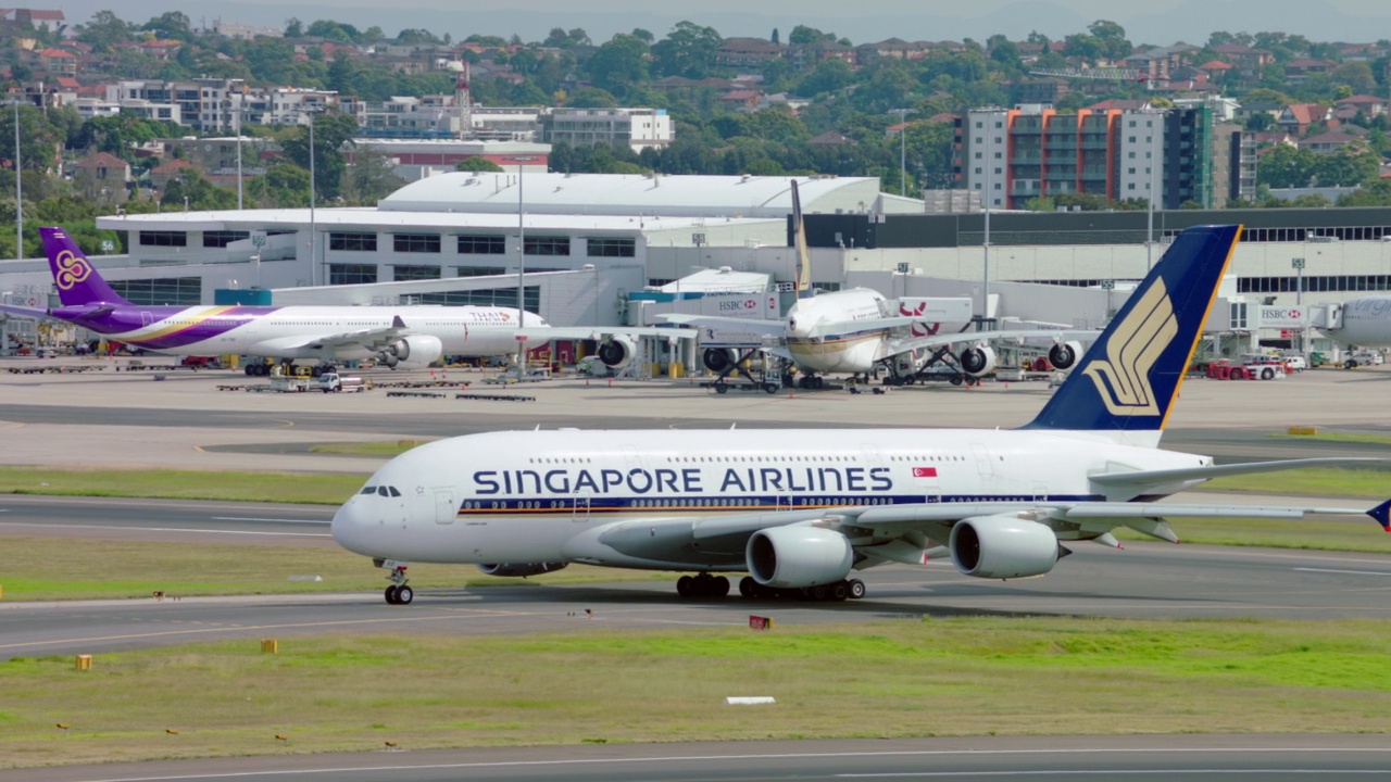 新加坡航空空客A380在悉尼滑行视频素材