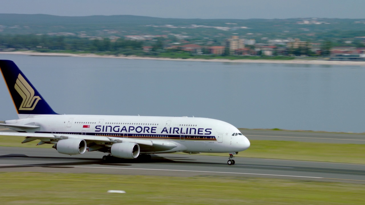 新加坡航空空客A380在悉尼滑行视频素材