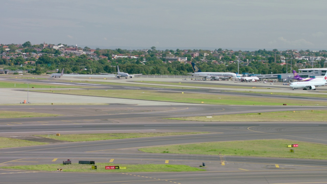 MS PAN Qantas波音747在澳大利亚悉尼起飞视频素材