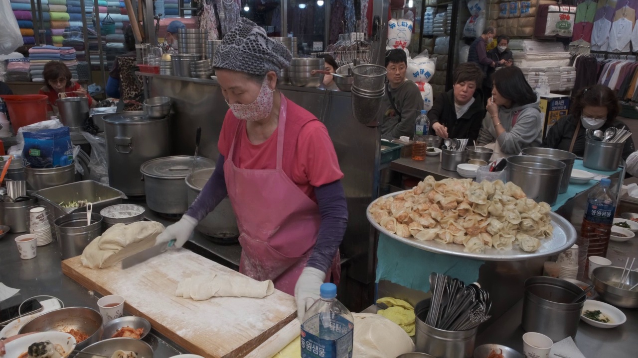 韩国，首尔，广藏食品市场视频素材