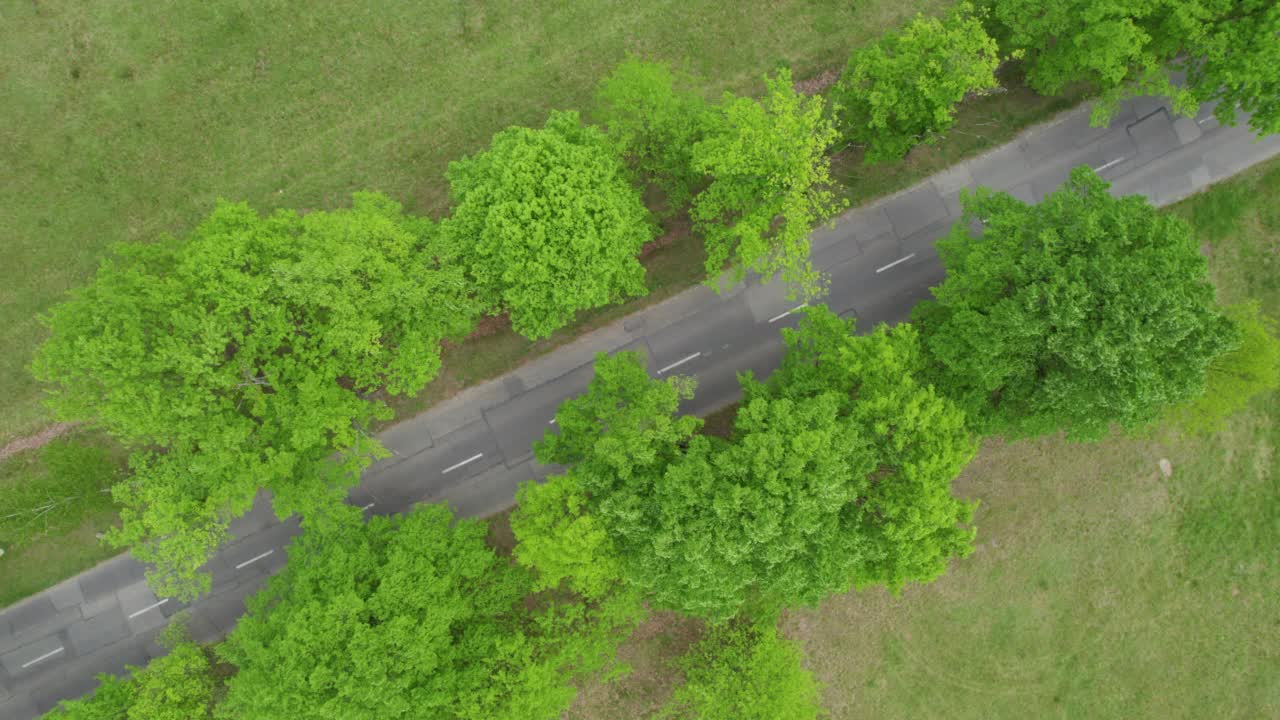 乡村风景中的乡村道路(空中)视频素材