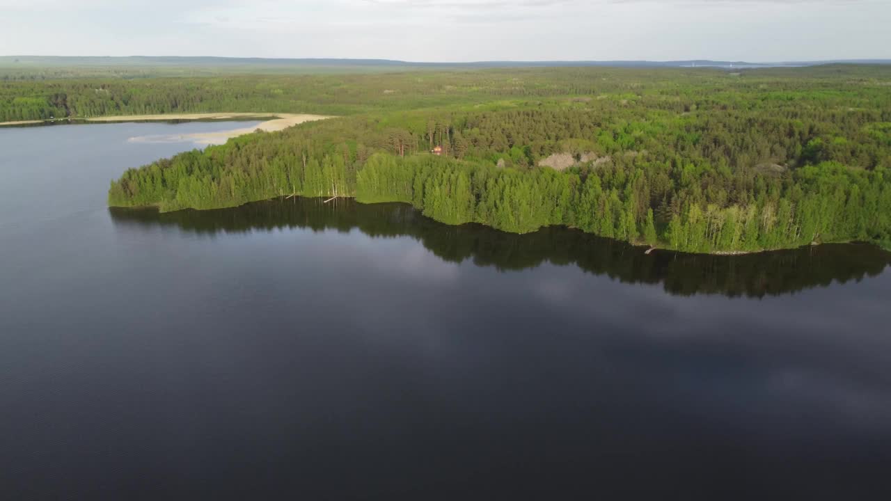 卡累利阿的湖泊，森林和村庄附近的Petrozavodsk，俄罗斯视频素材