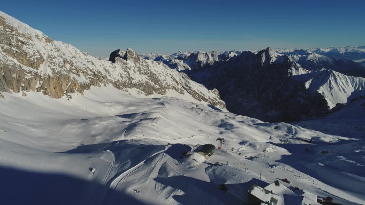 位于巴伐利亚南部的zugspitz滑雪场视频素材