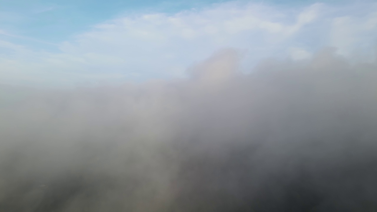空中飞越白雾云视频素材