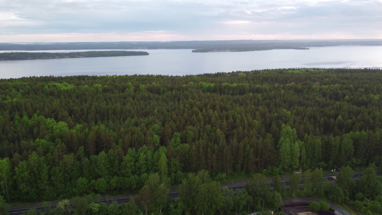 卡累利阿的湖泊，森林和村庄附近的Petrozavodsk，俄罗斯视频素材