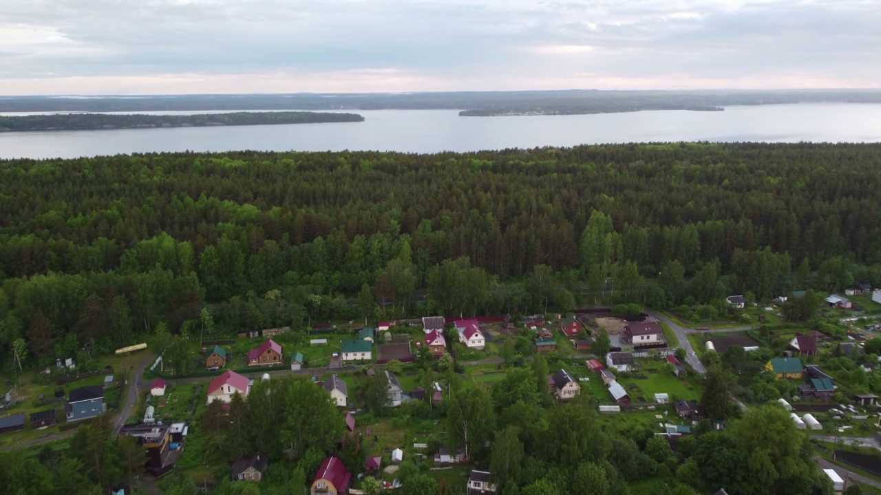 卡累利阿的湖泊，森林和村庄附近的Petrozavodsk，俄罗斯视频素材