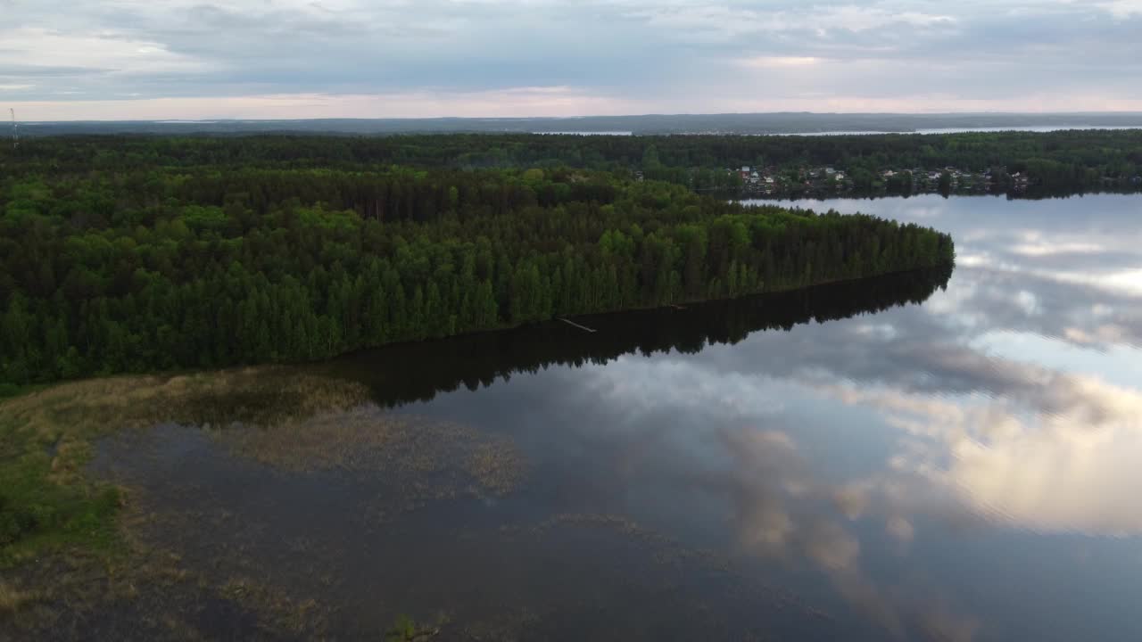 卡累利阿的湖泊，森林和村庄附近的Petrozavodsk，俄罗斯视频素材