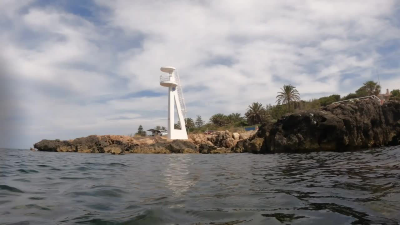 水下片段，在雷斯罗特斯海岸浮潜，在圣安东尼奥卡波海洋自然保护区，包括一个海洋渔业保护区德尼亚阿利坎特西班牙。视频素材