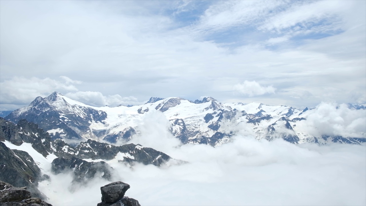 雪中的铁力斯山视频素材