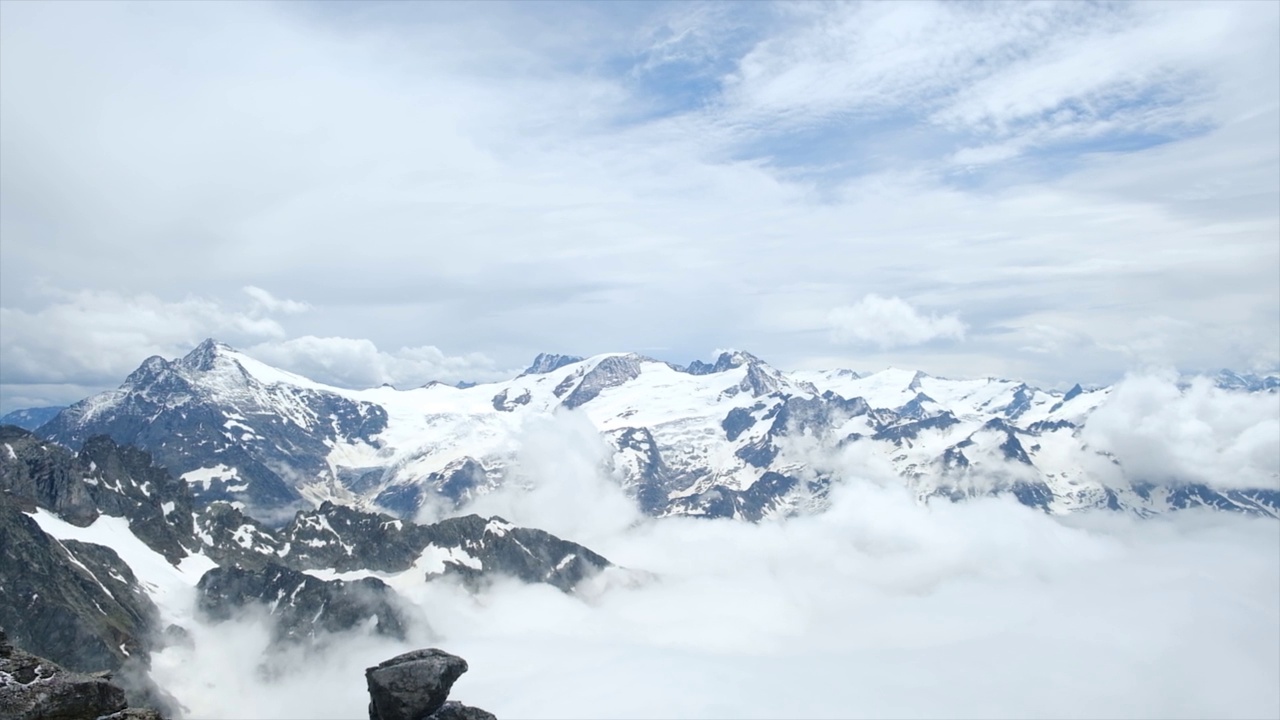 雪中的铁力斯山视频素材