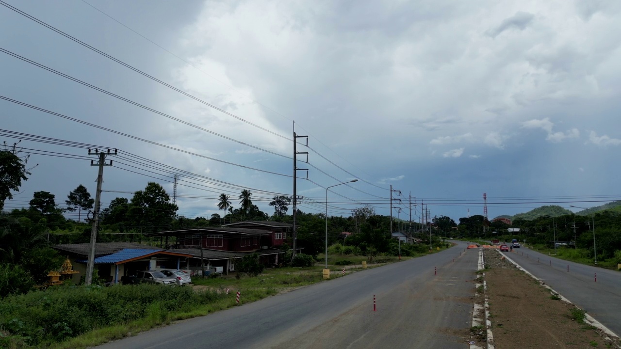 鸟瞰山景和乡村公路视频素材