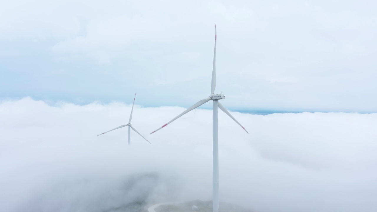 航拍雲海風力發電视频素材