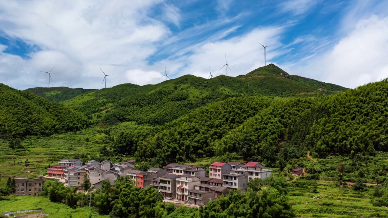 山上风力发电的航拍照片视频素材