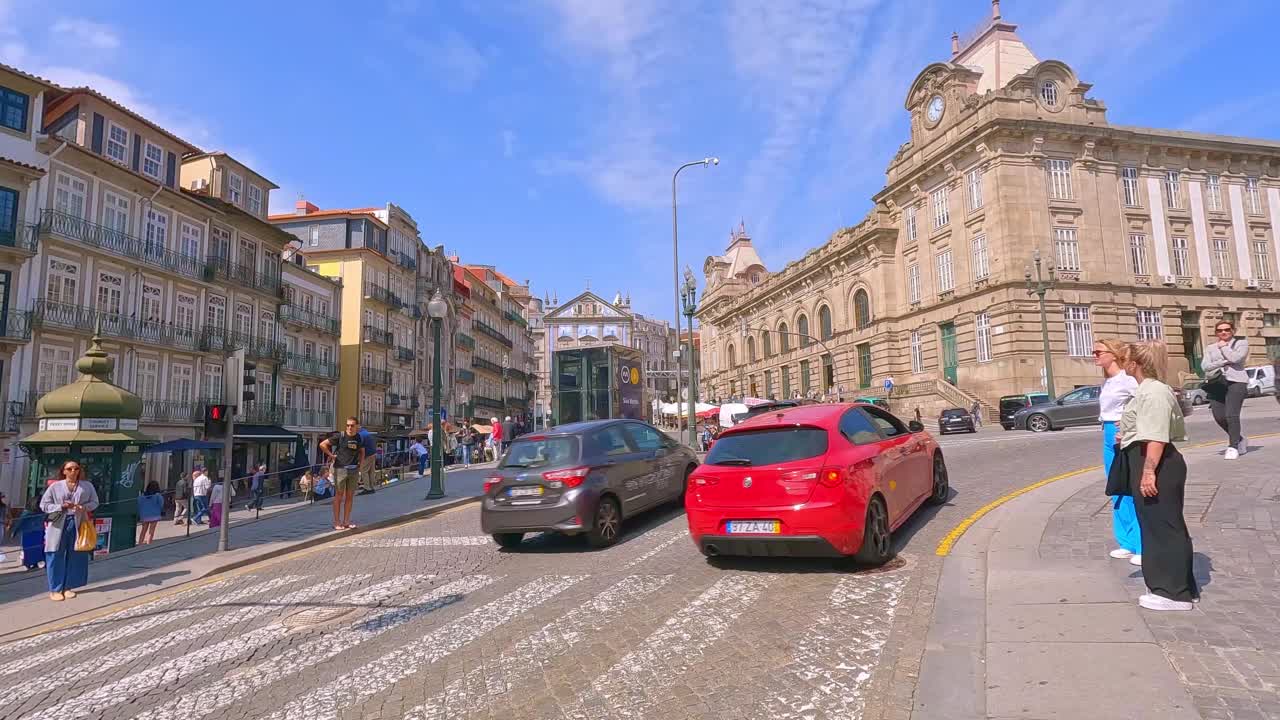 Sao Bento站外与人观景视频素材