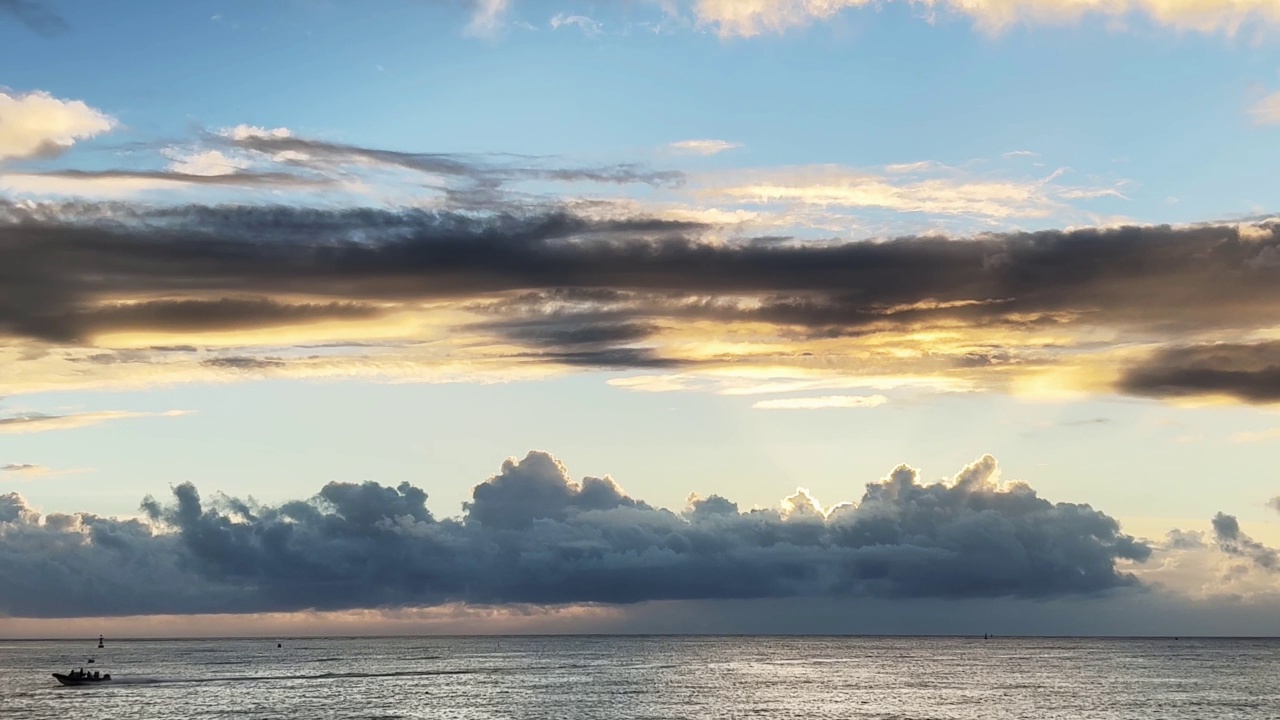 冲绳宜野湾海岸的夜景视频素材