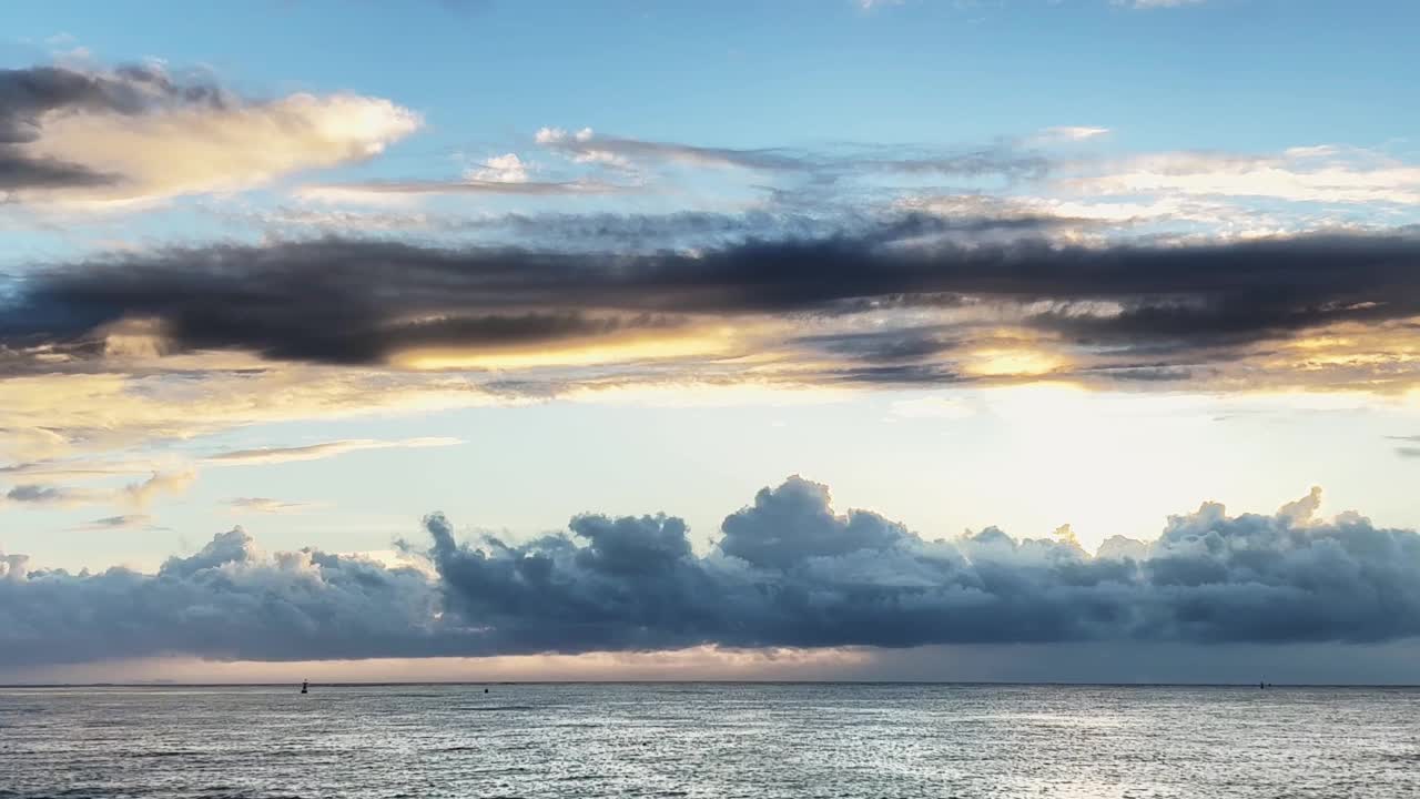 冲绳宜野湾海岸的夜景视频素材