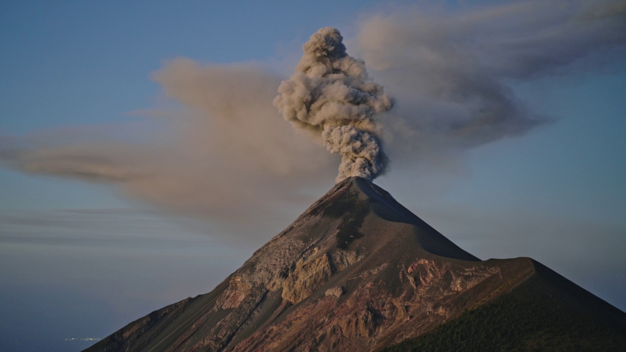 危地马拉富埃戈火山爆发视频素材