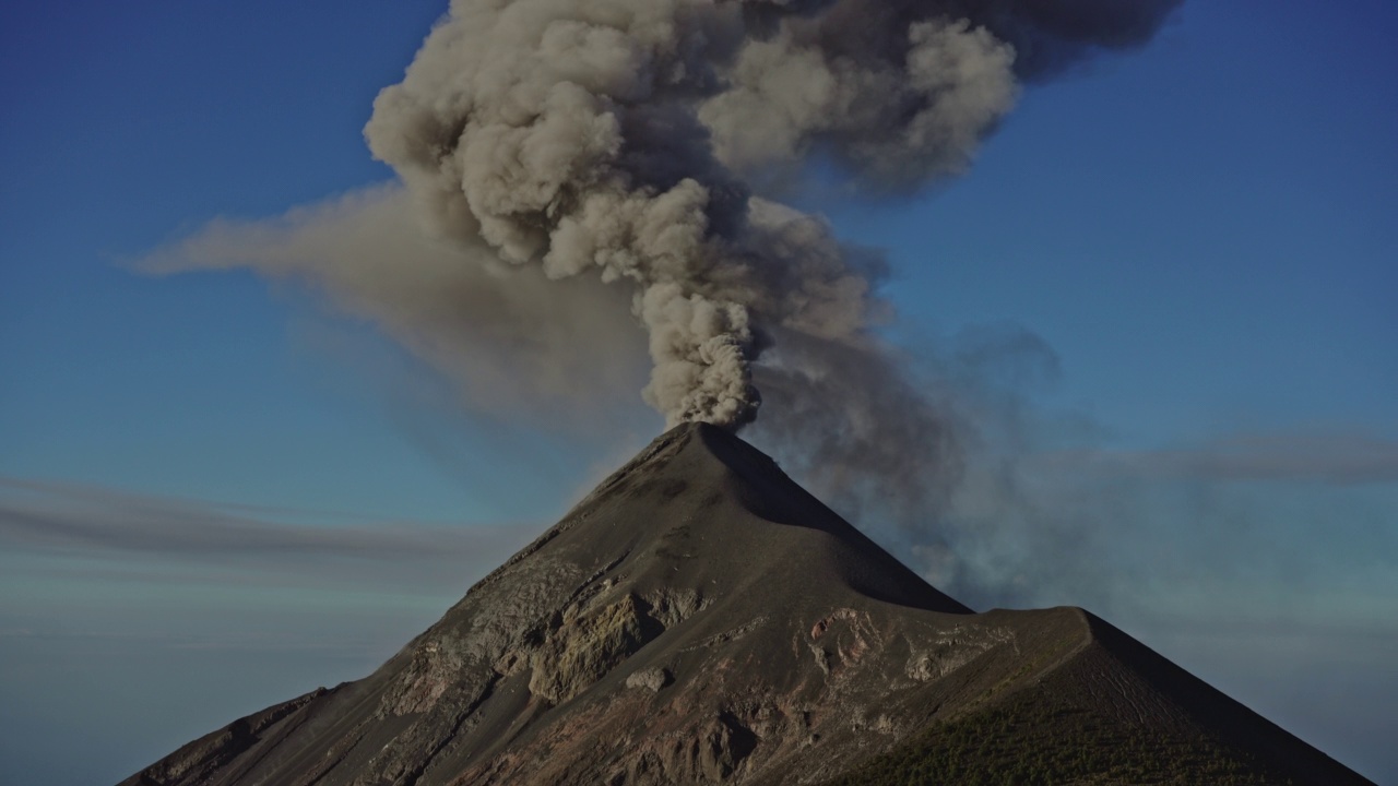 危地马拉富埃戈火山爆发视频素材