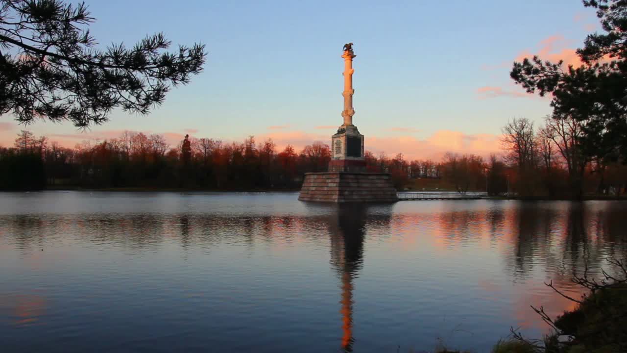 普希金公园的池塘，Tsarskoye Selo，圣彼得堡视频素材