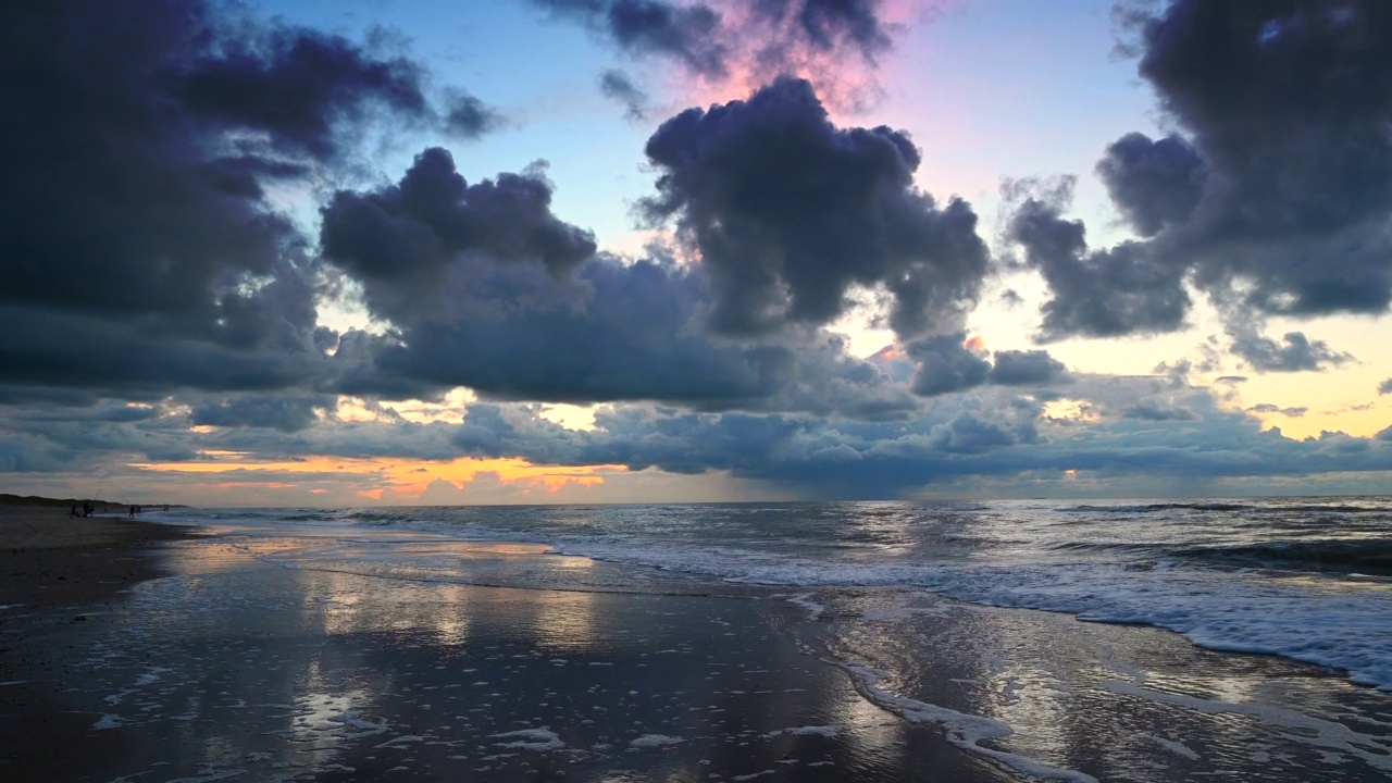 海滩上的日落视频素材