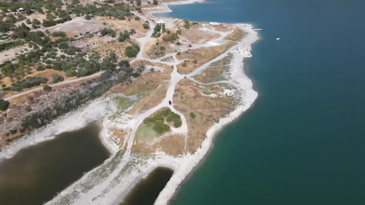 塞浦路斯。kouri水库。美丽的山的观点。湖。夏天的观点。视频素材