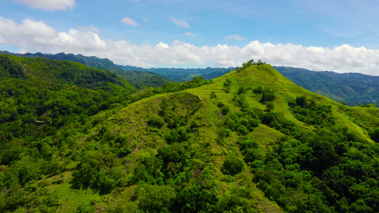 有热带植被的丘陵和山脉。保和菲律宾。视频素材