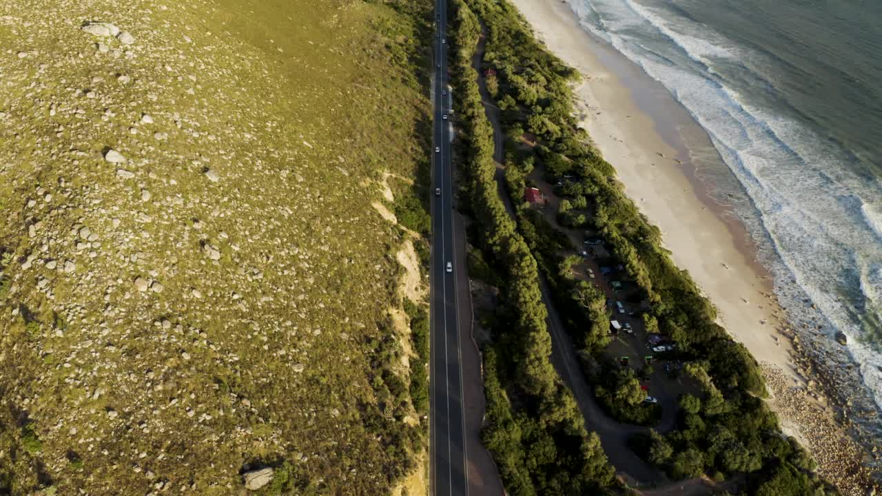 基尔湾海岸公路鸟瞰图，开普敦努，南非。视频素材