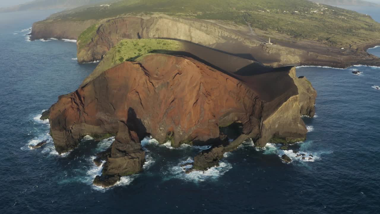 火山的鸟瞰图，北Pequeno，亚速尔群岛，葡萄牙。视频素材