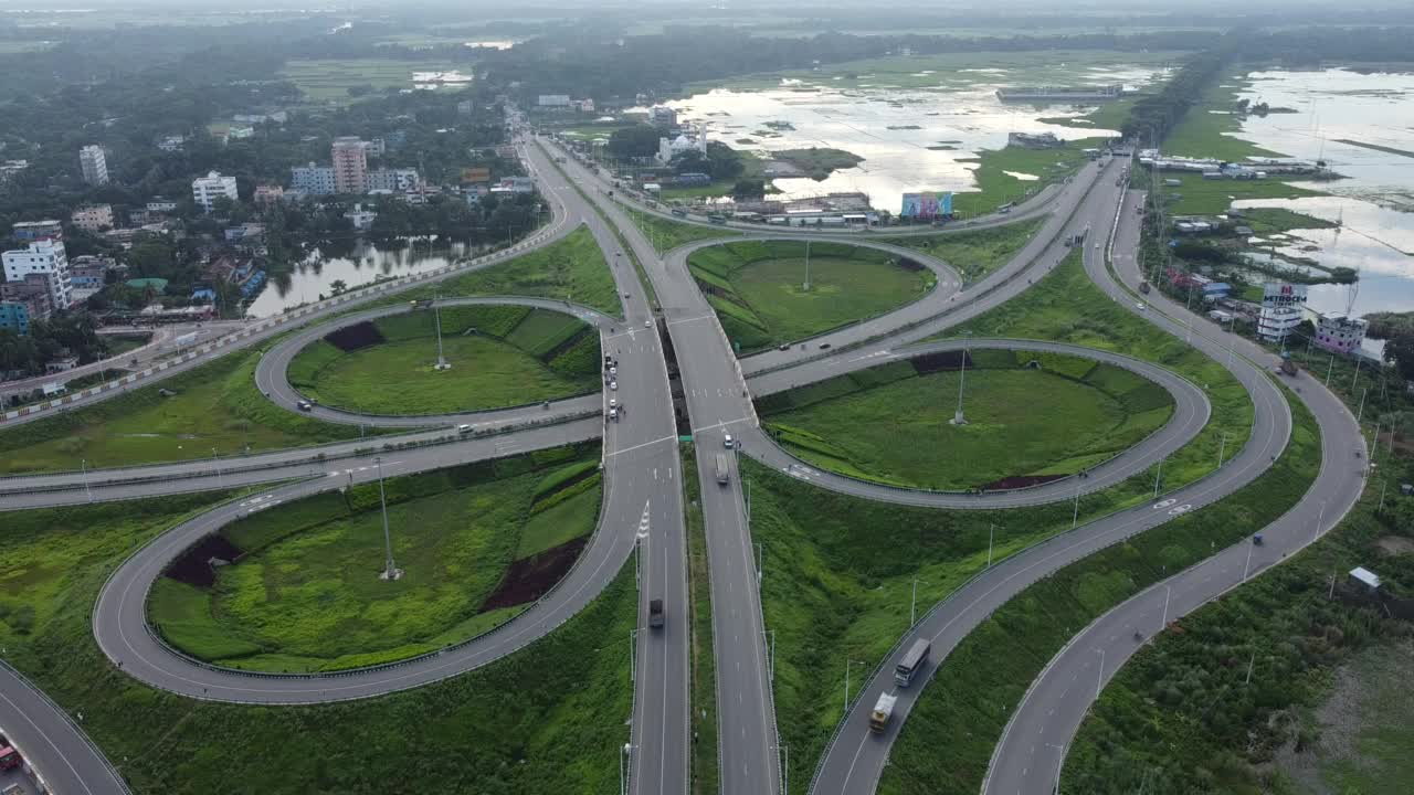 孟加拉国现代高速公路的鸟瞰图，Bhanga Gol Chattar, Faridpur视频素材