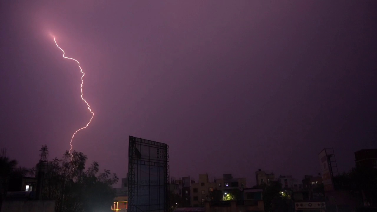 雷击视频素材