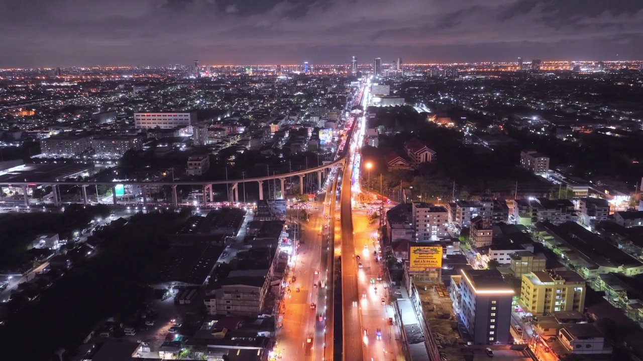 4K延时和超延时，高峰时段的交通和夜间道路上的桥。视频下载