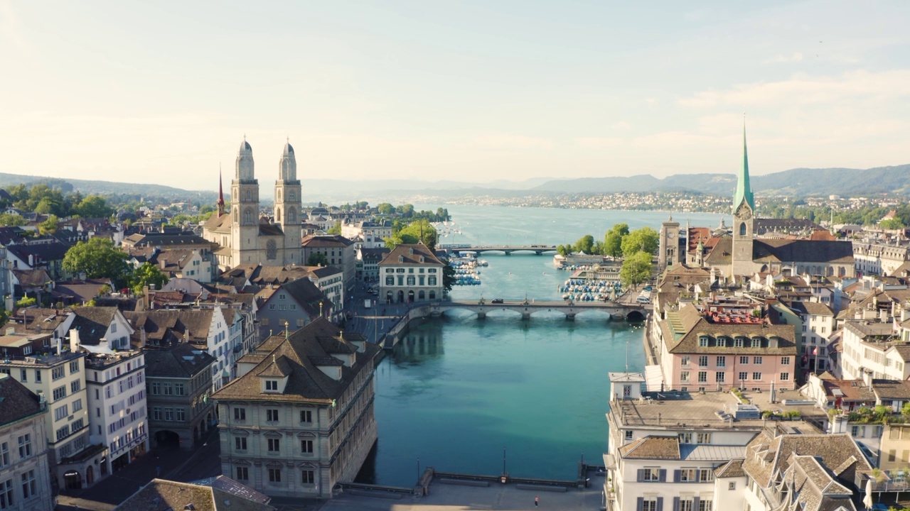 Skyline的Zürich与Limmat和Grossmünster 4K视频素材