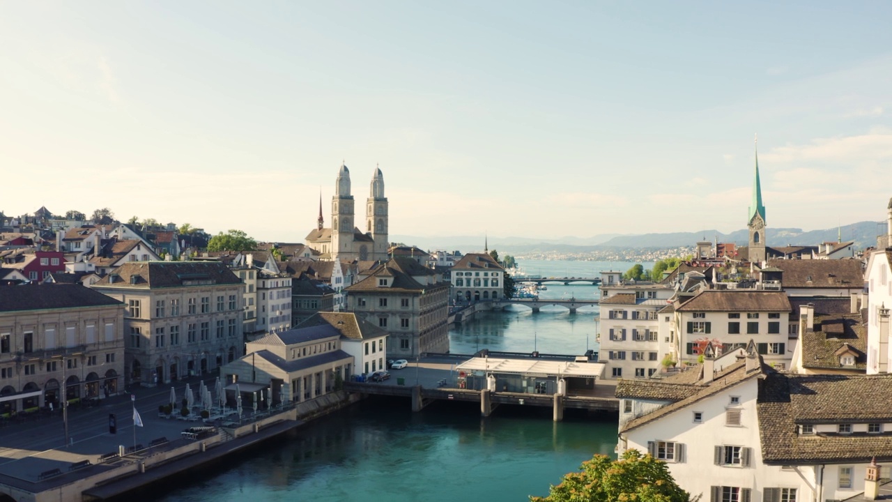 Skyline的Zürich与Limmat和Grossmünster 4K视频素材