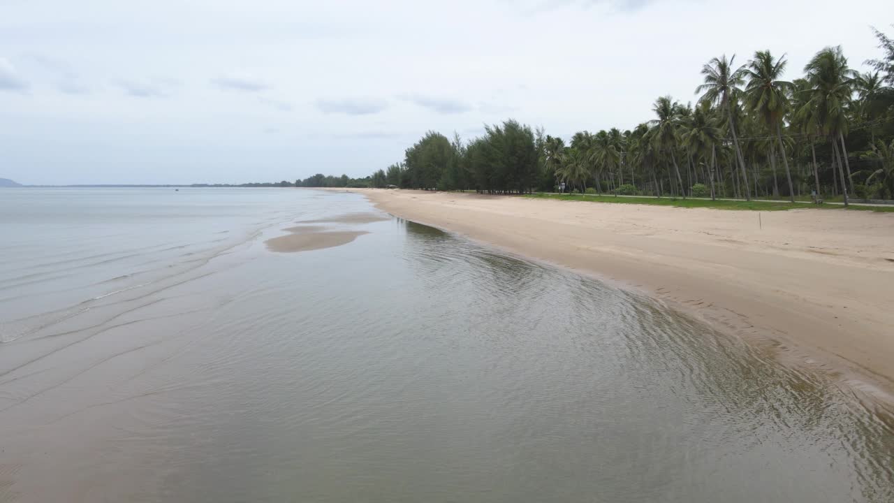 海洋和海滩的鸟瞰图视频素材